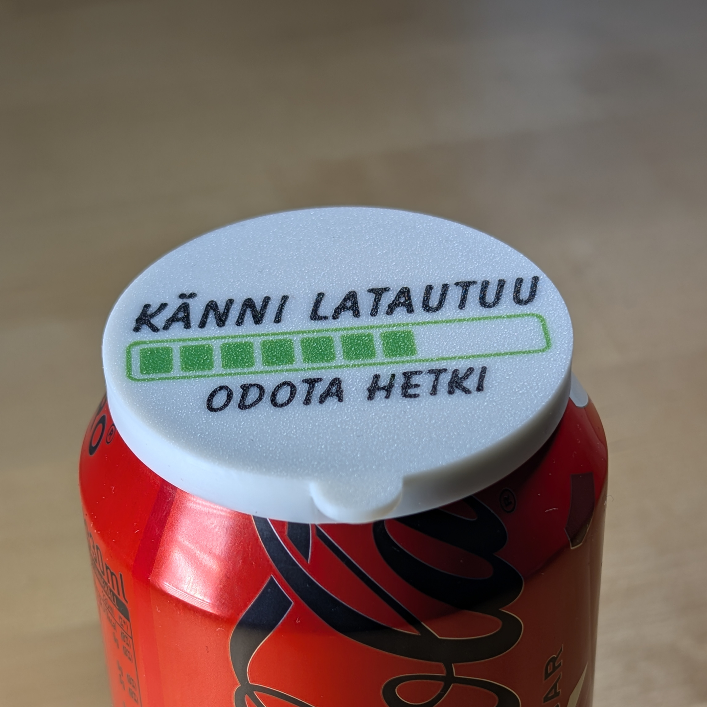 "Känni latautuu" Tölkin kansi