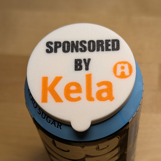 "Sponsored by Kela" Tölkin kansi Valkoinen