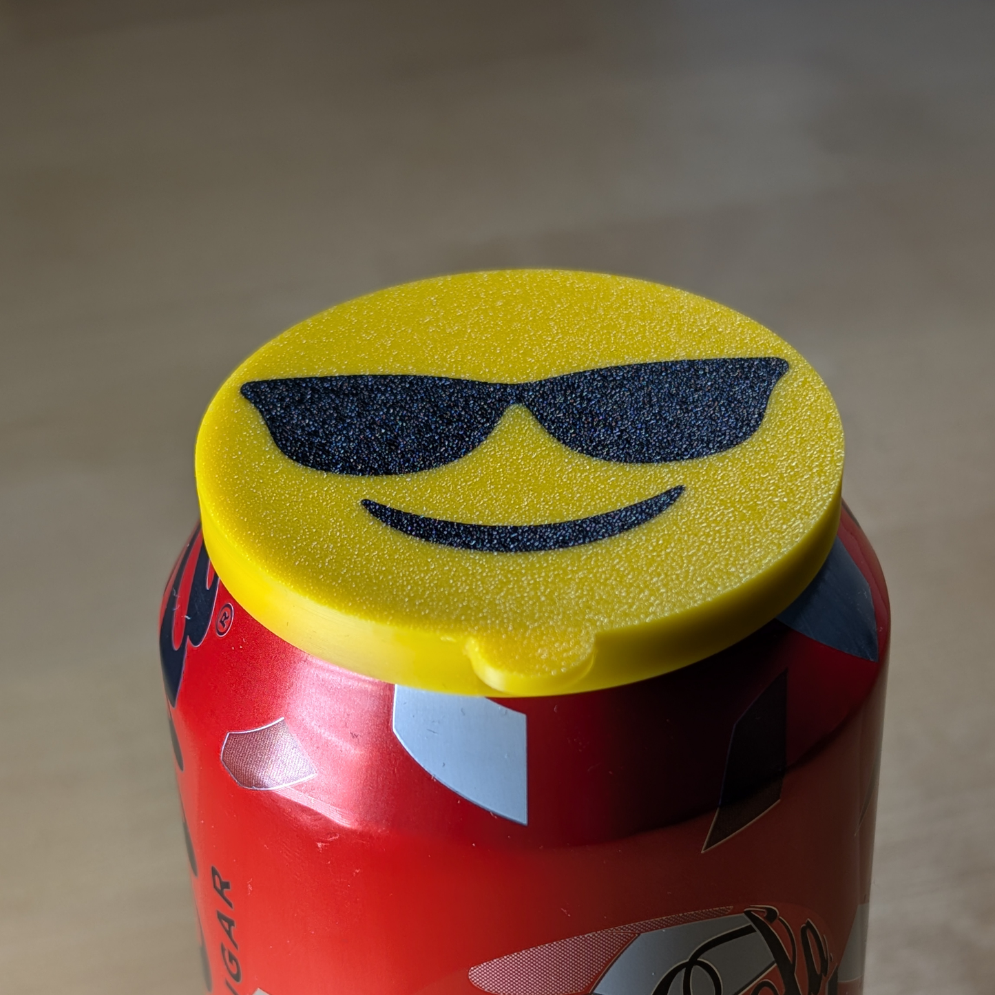 "Cool emoji" Tölkin kansi