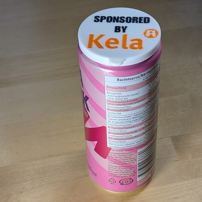 "Sponsored by Kela" Tölkin kansi Valkoinen